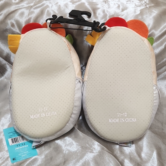 Squishmallow & slippers - Picture 9 of 10